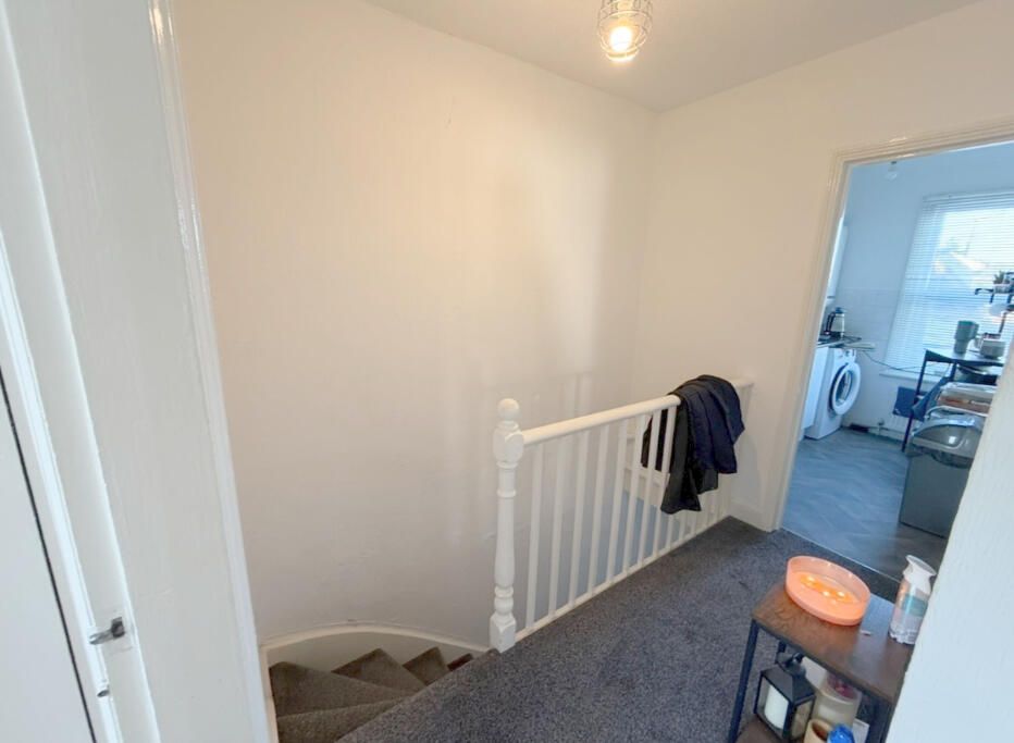 Property photo 2 of 6 Landing