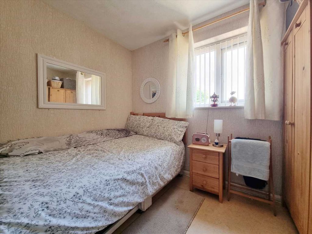 Property photo 3 of 5 Bedroom: