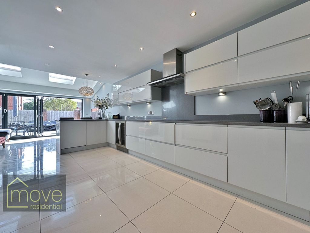 Property photo 3 of 28 Photo 11