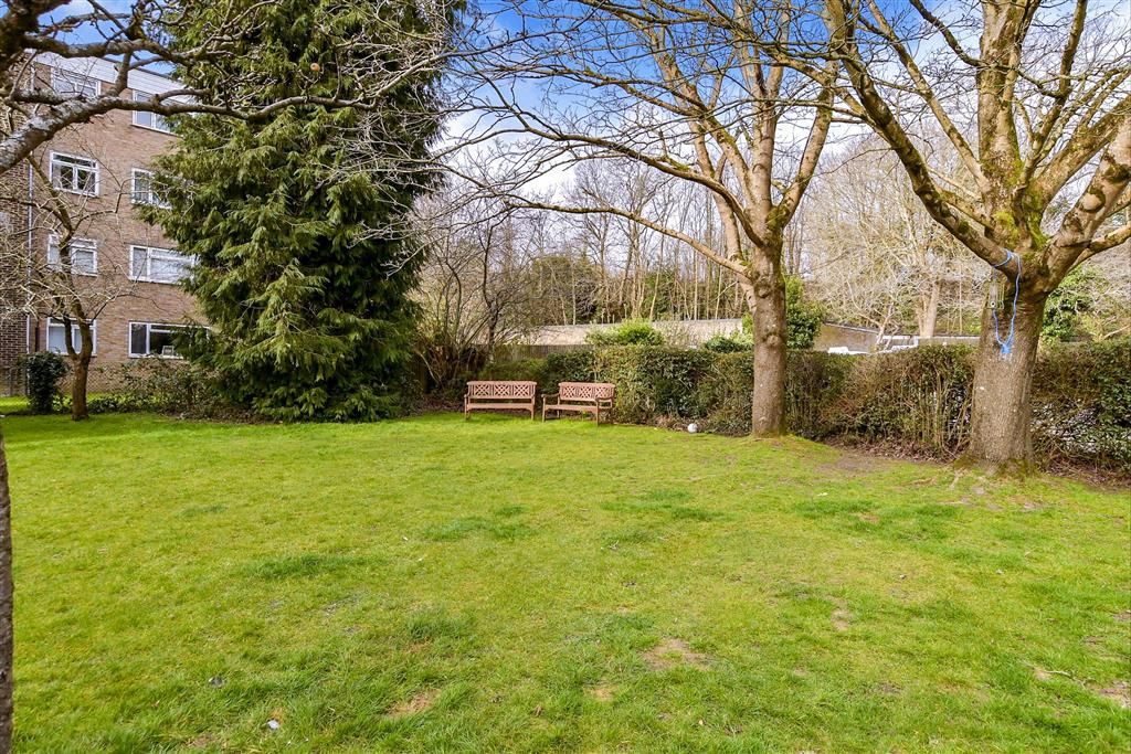 Property photo 3 of 8 Communal Gardens