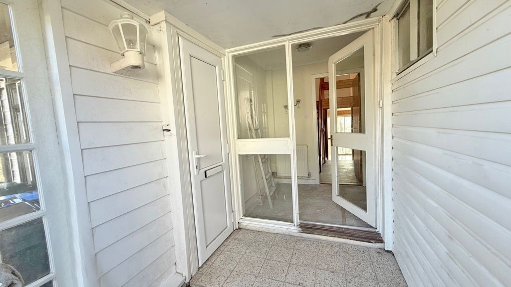 Property photo 3 of 32