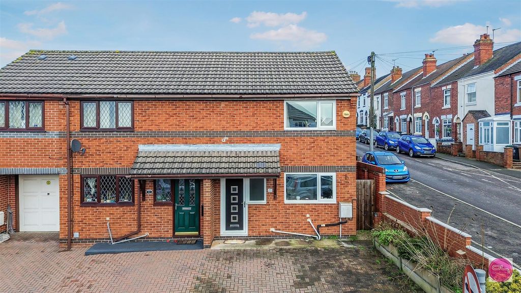 Property photo 1 of 33 George Street, Church Gresley (3).Jpg