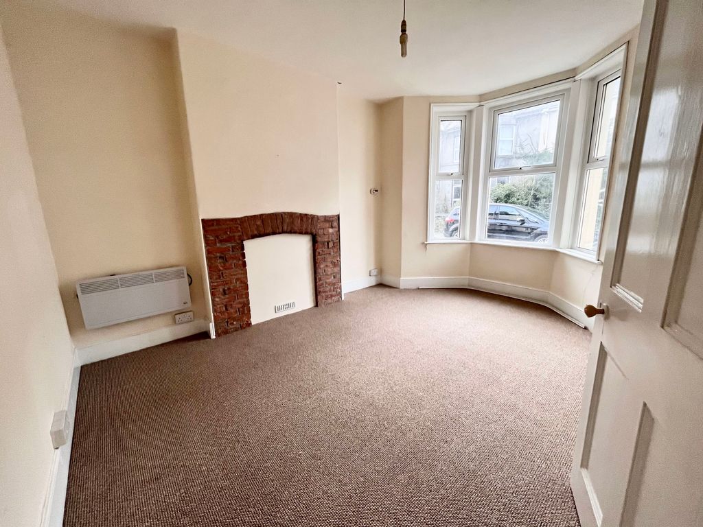 Property photo 3 of 11 Image00006.Jpg