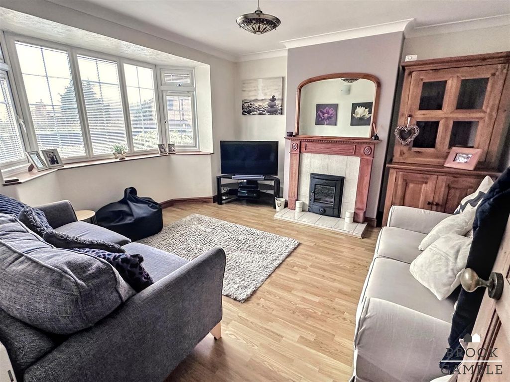 Property photo 3 of 16 01323 438506
