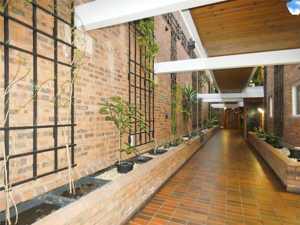 Property photo 2 of 9 External