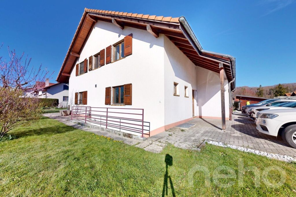Property photo 1 of 12
