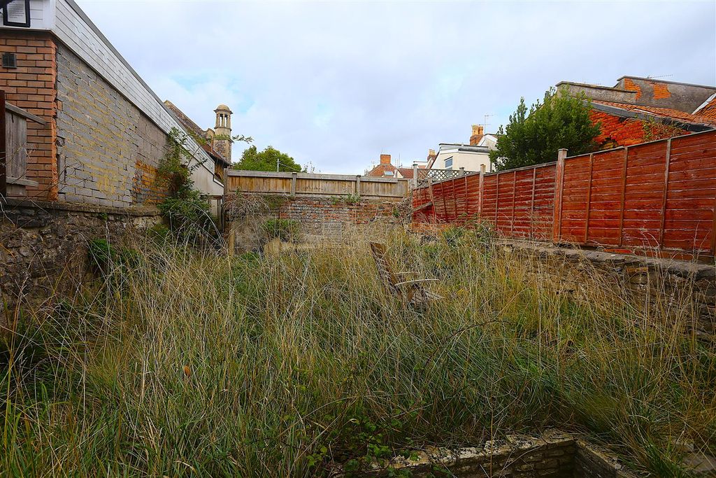 Property photo 2 of 17