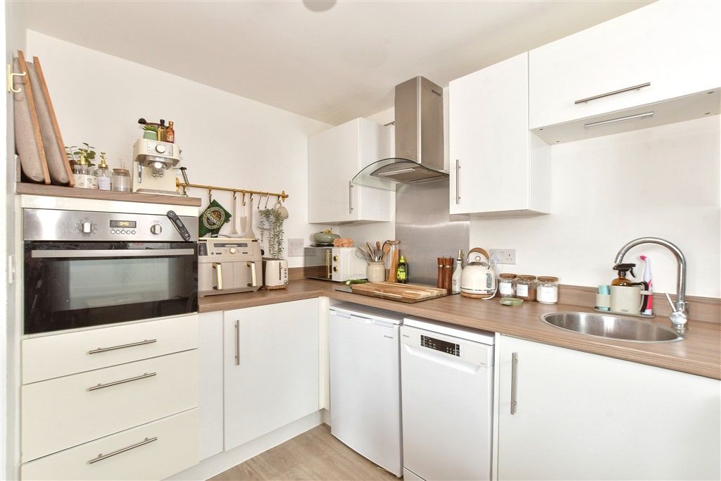 Property photo 3 of 8 Kitchen