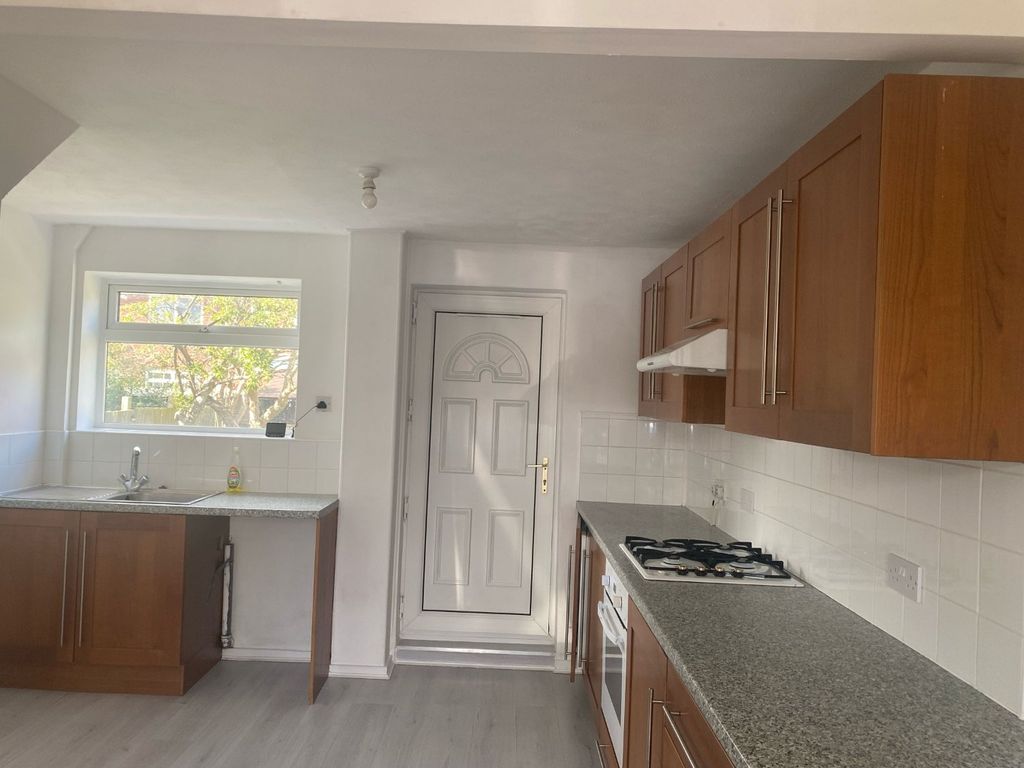Property photo 3 of 12 2438913