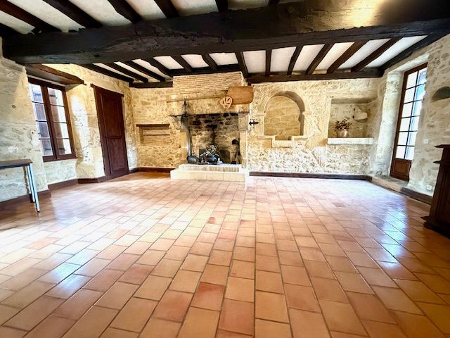 Property photo 2 of 28