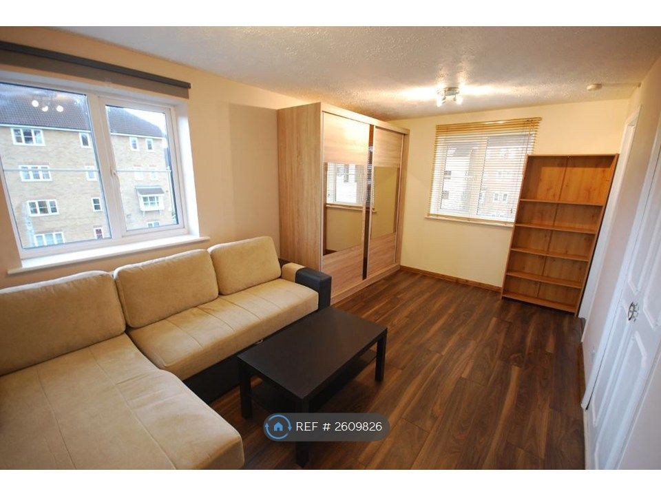 Property photo 1 of 7 Living