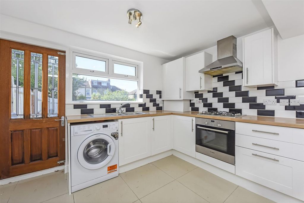 Property photo 3 of 9