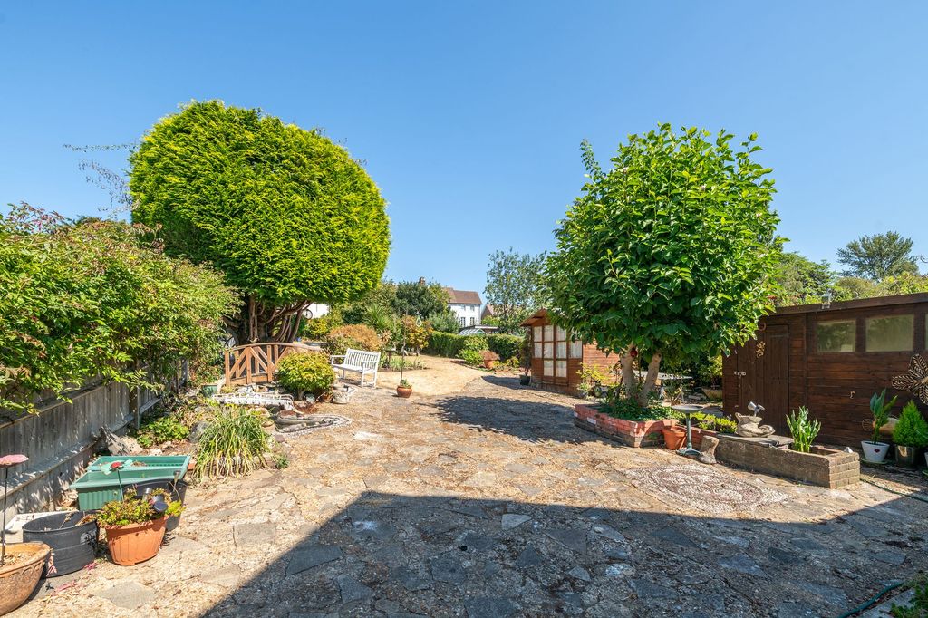 Property photo 2 of 24