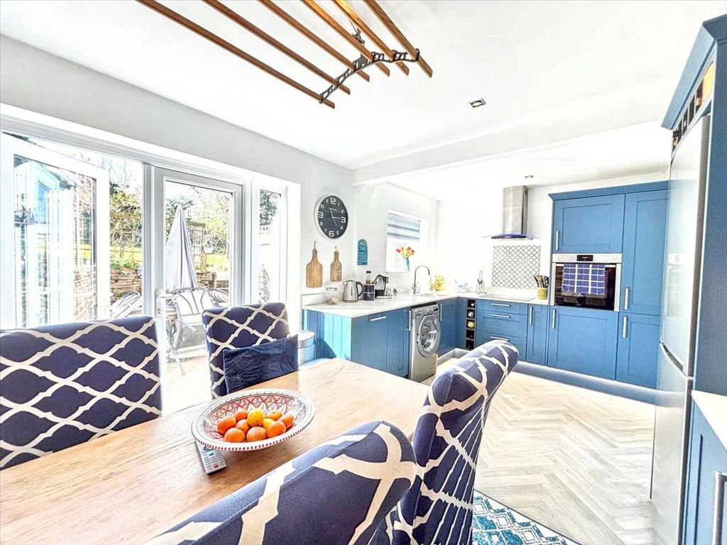 Property photo 2 of 28 Kitchen