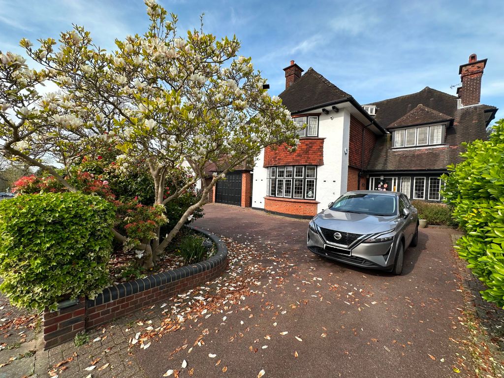 Property photo 1 of 23