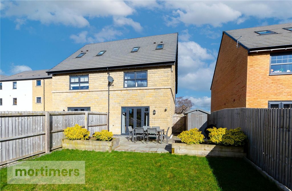 Property photo 2 of 16 Garden