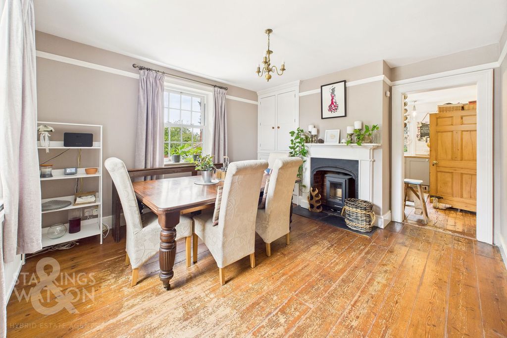 Property photo 2 of 33