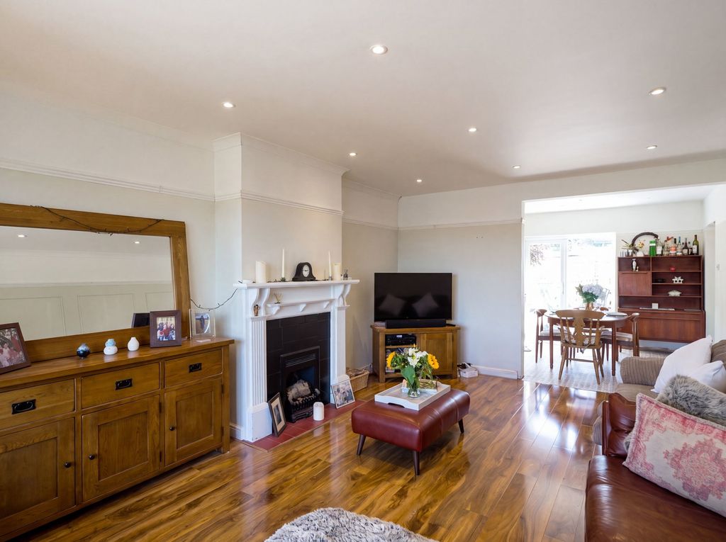 Property photo 3 of 38