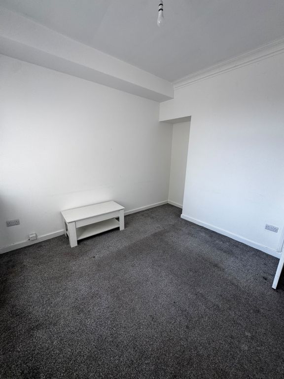 Property photo 2 of 12 34171E2F-738c-4Cb5-A5A3-2F0E6E7E8Bde