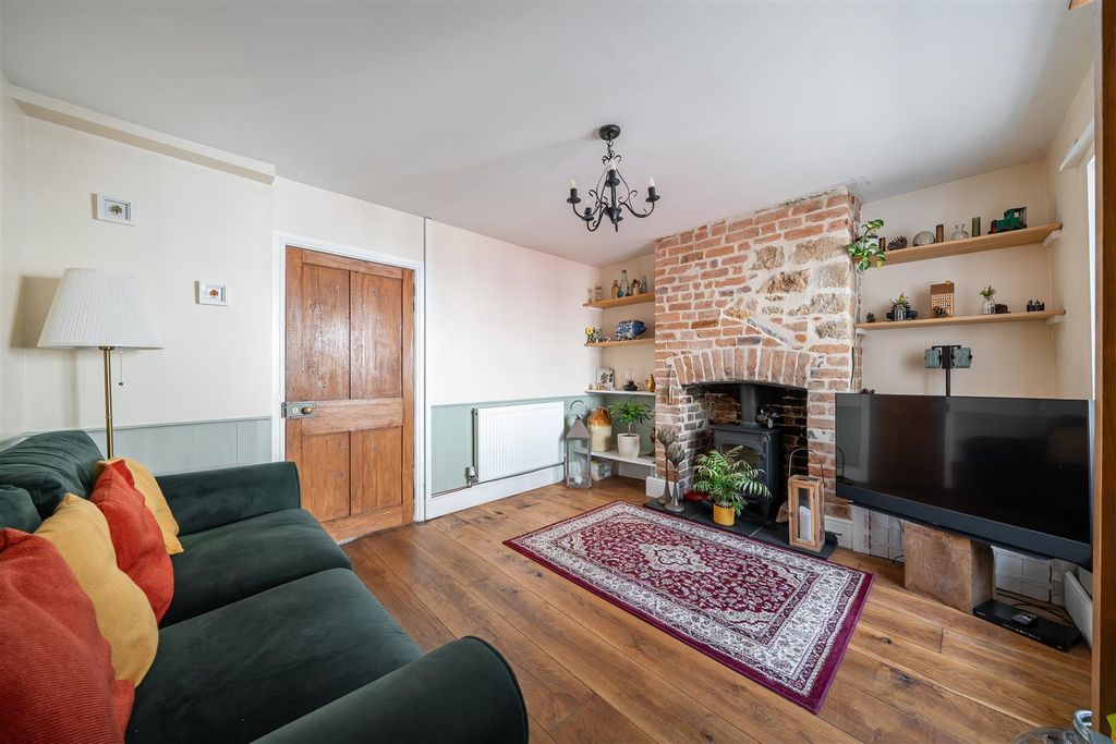 Property photo 3 of 14 Sitting Room