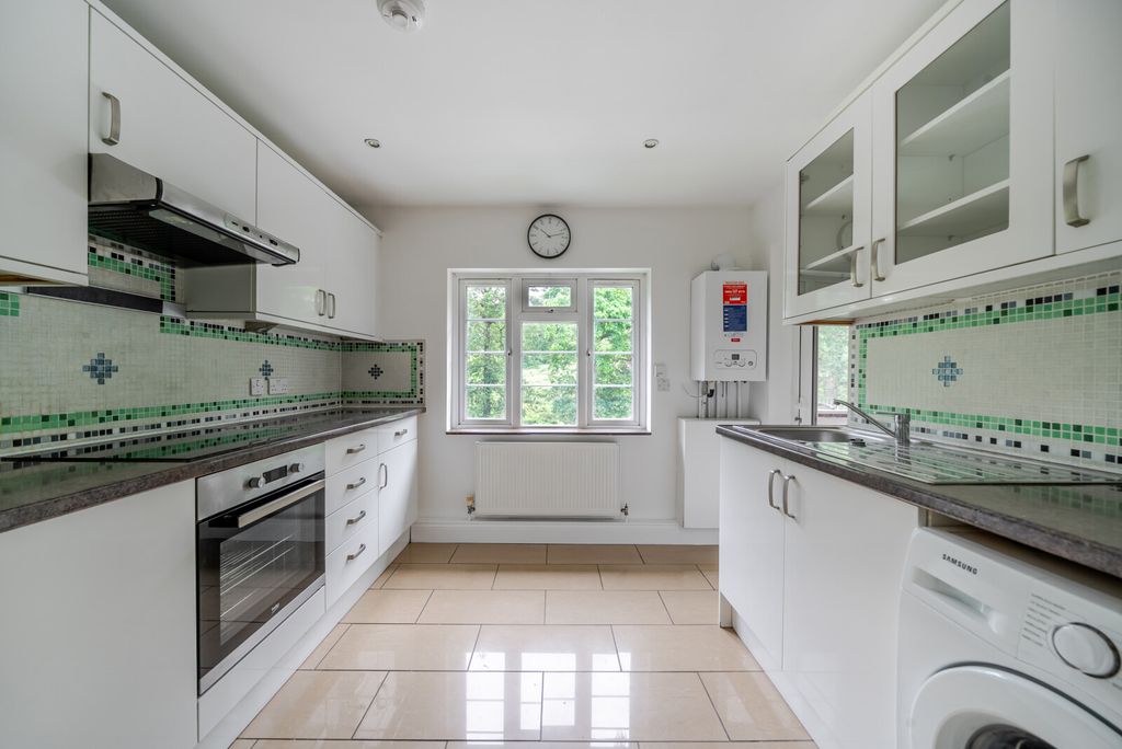 Property photo 3 of 12 Kitchen