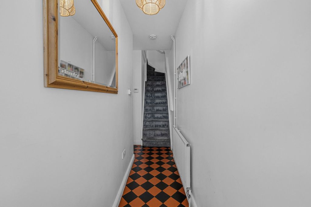 Property photo 3 of 28