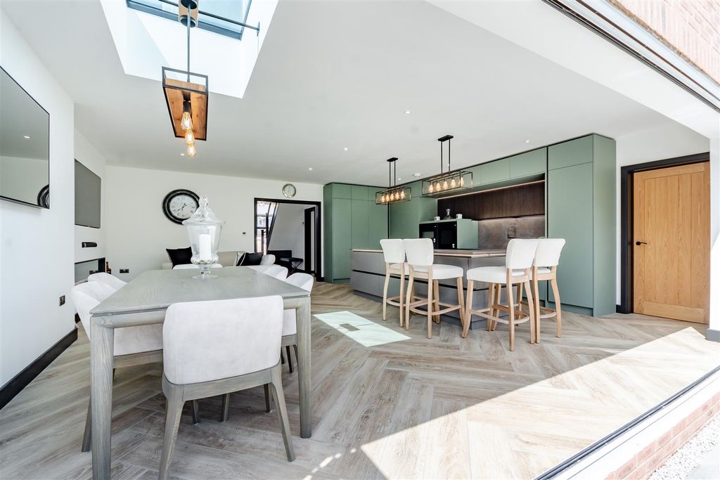 Property photo 2 of 40 8653275-Interior48.Jpg