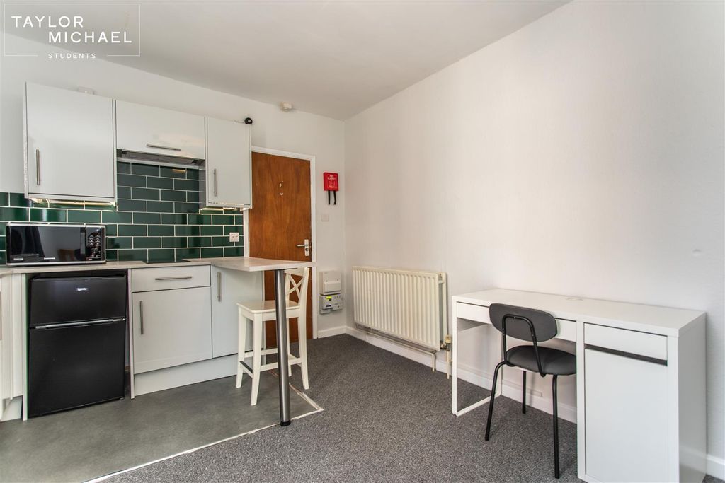 Property photo 3 of 13 Kitchen