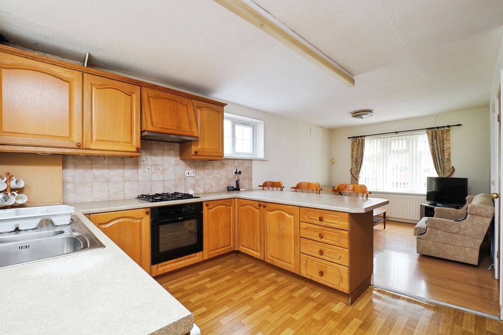 Property photo 2 of 17 Kitchen