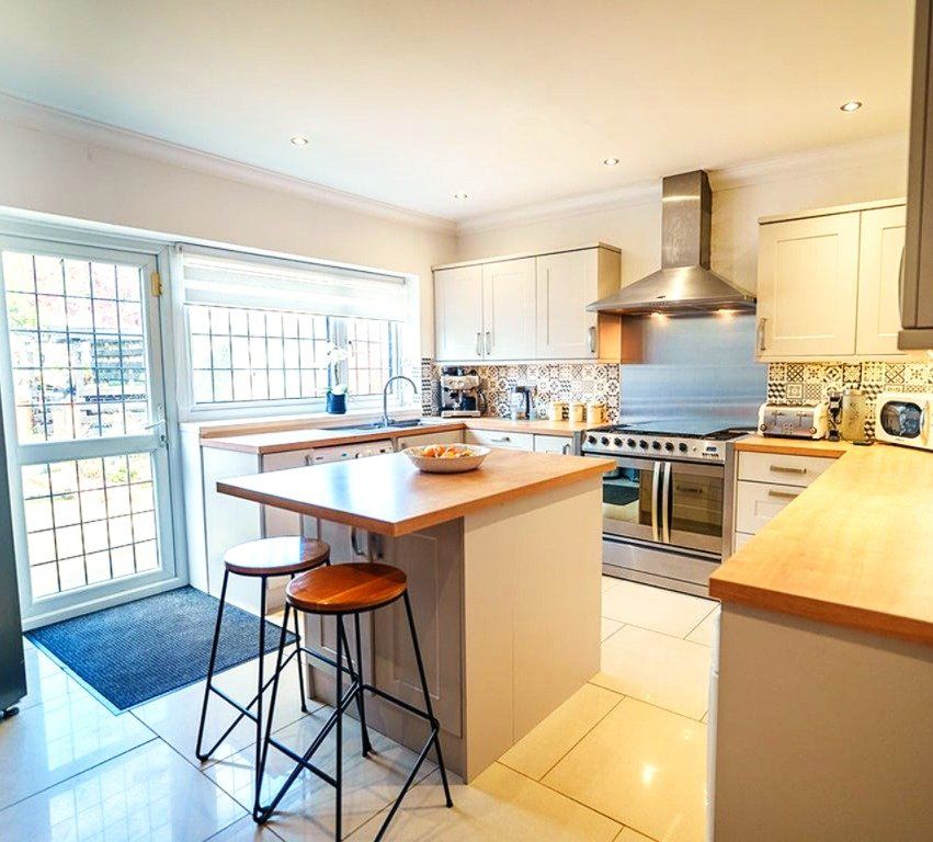 Property photo 1 of 17 Three Bedroom Semi-Detached House For Sale