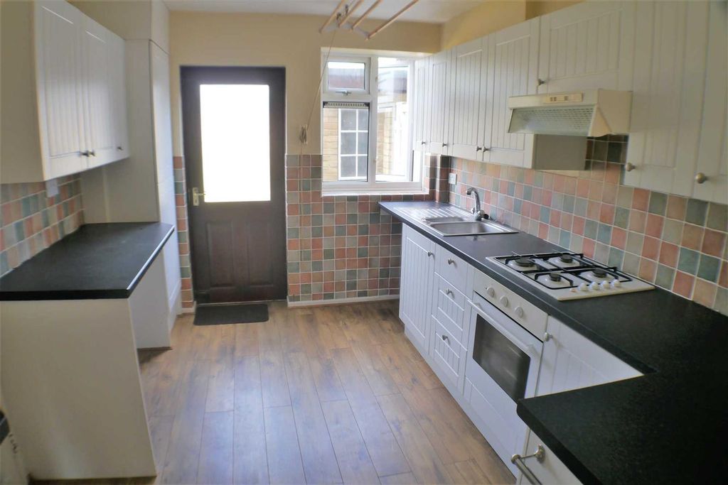 Property photo 2 of 10 Kitchen
