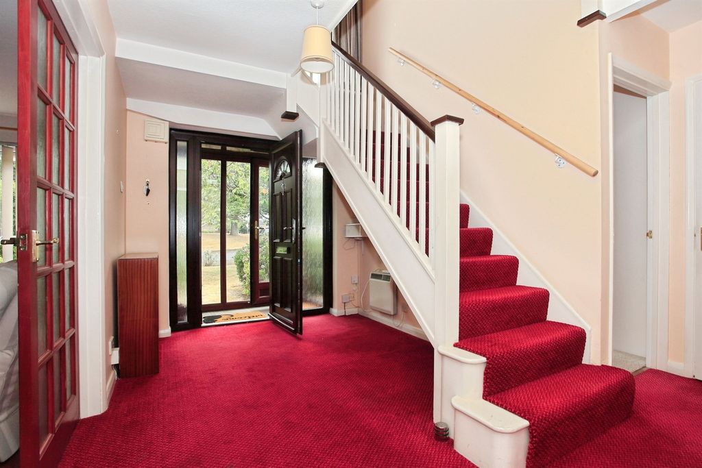 Property photo 2 of 25 Entrance Porch