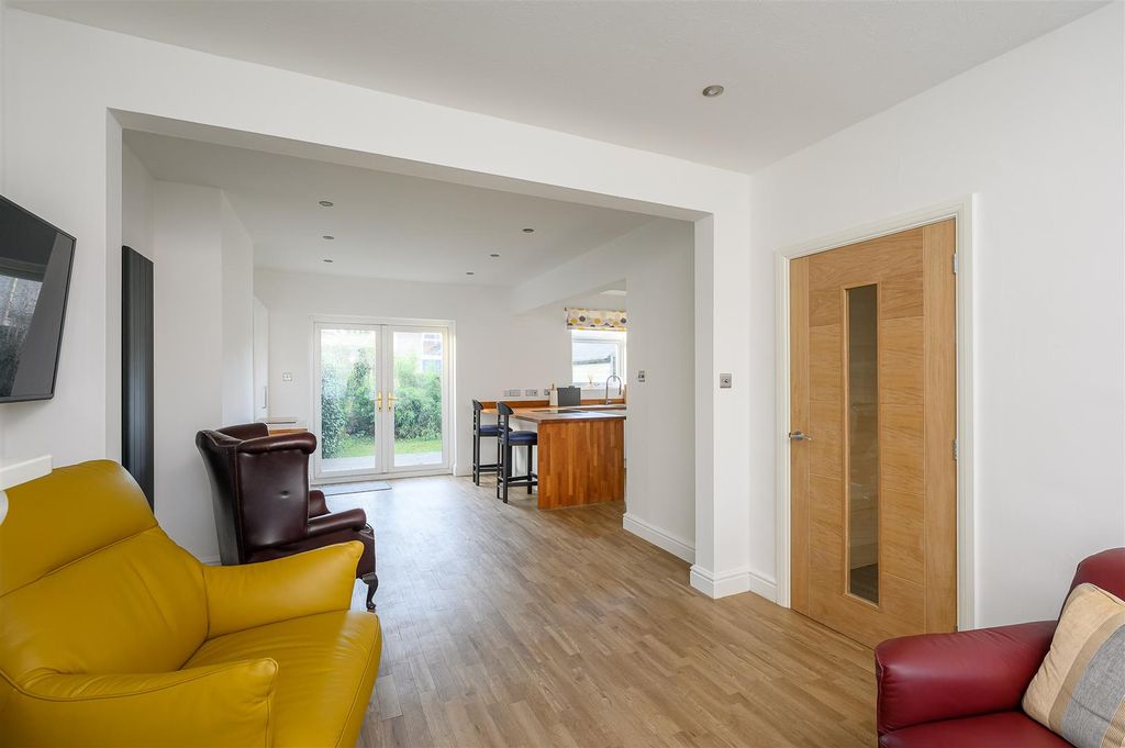 Property photo 2 of 17 Living Space