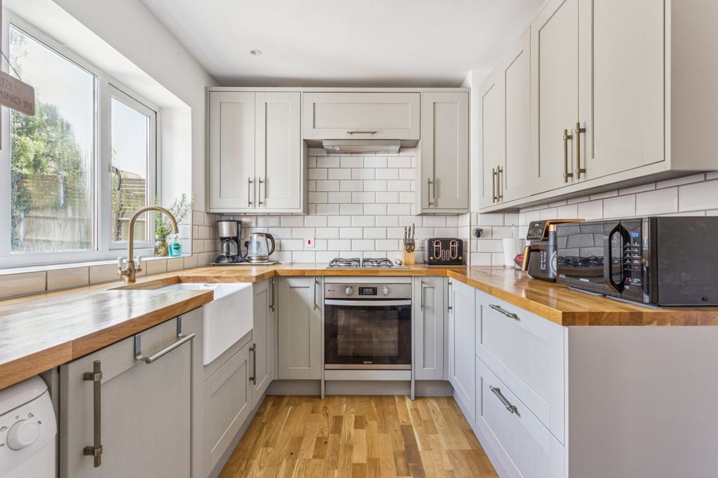 Property photo 2 of 15 Kitchen