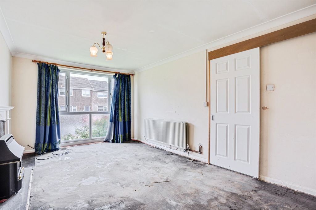 Property photo 3 of 12