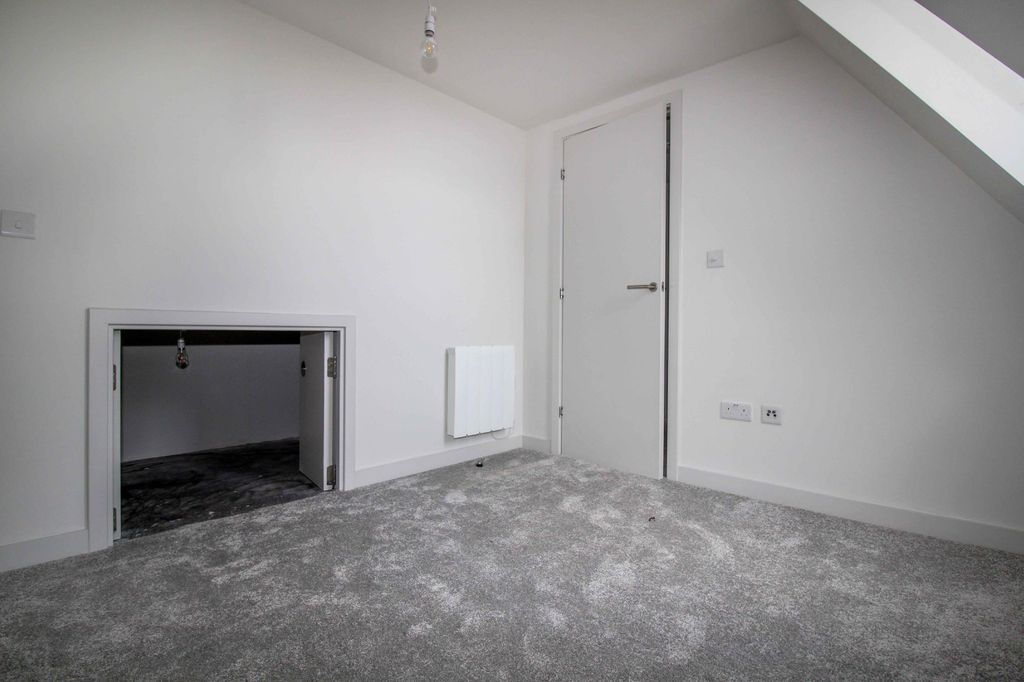 Additional image 8 of 3 bed flat to rentPrewetts Mill, Mill Bay Lane, Horsham RH12