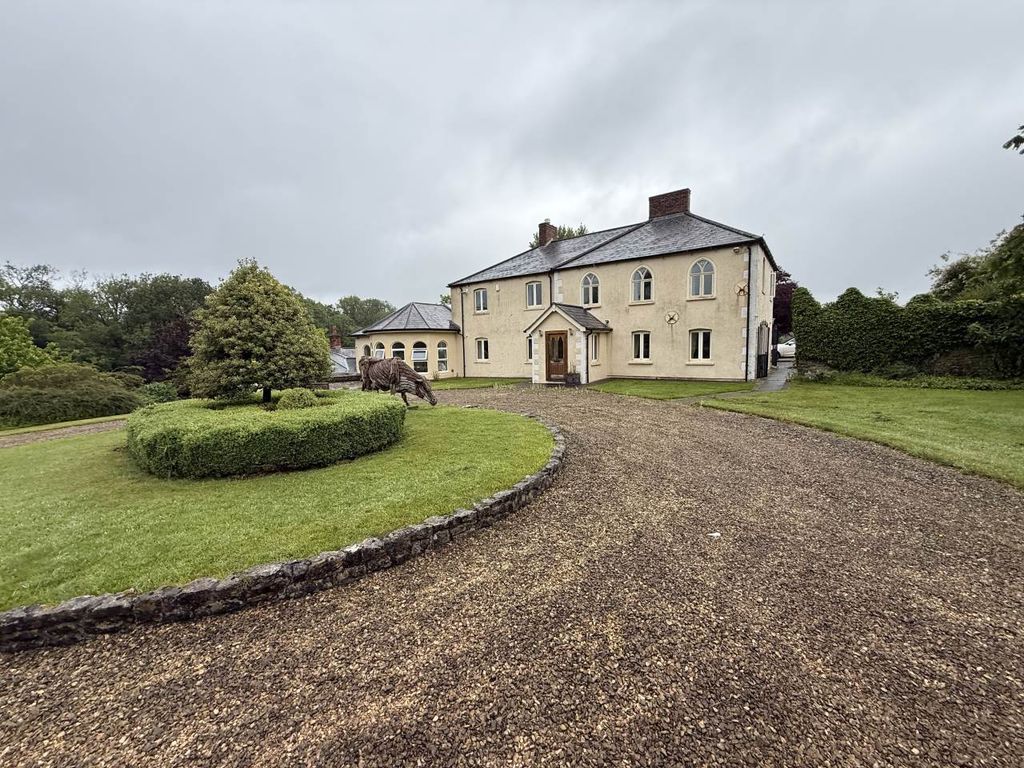 Property photo 1 of 20 External