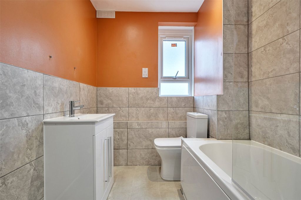 Property photo 3 of 20 Bathroom