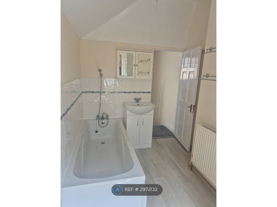 Property photo 2 of 12 Bathroom