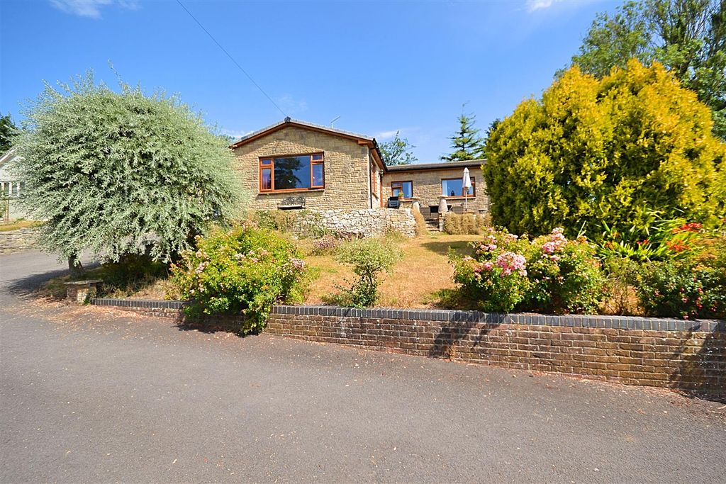 Property photo 1 of 39 72.Png