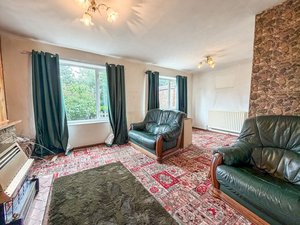 Property photo 3 of 14 Lounge
