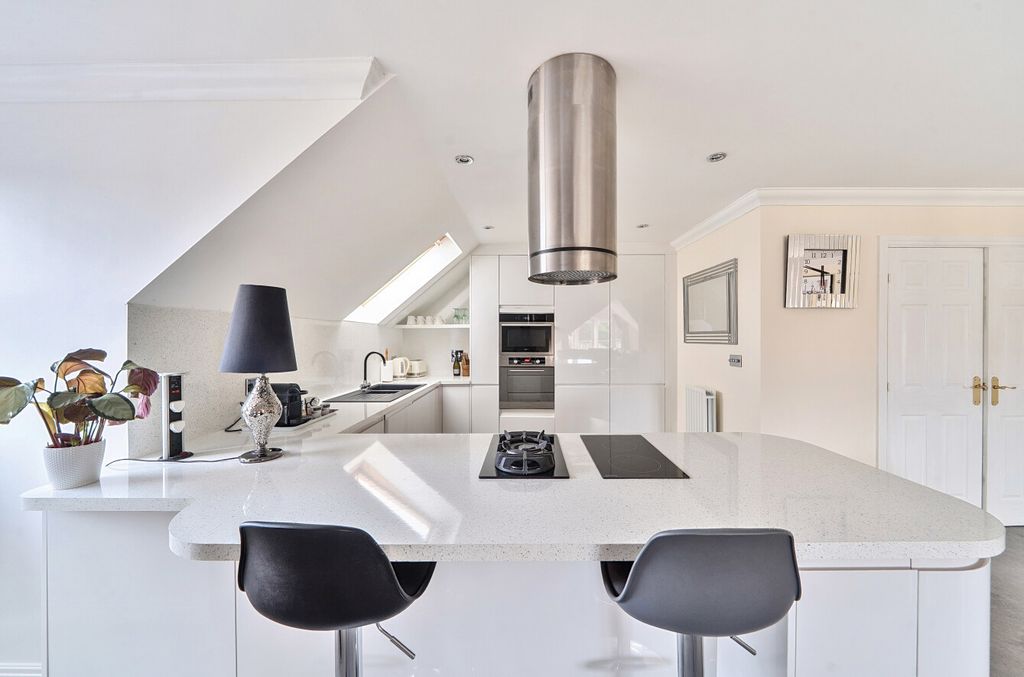 Property photo 2 of 14 1318376-18-6866c6...