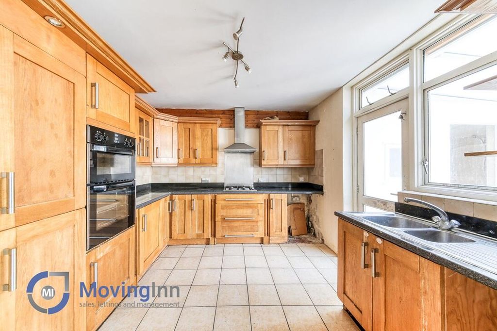 Property photo 3 of 20 Kitchen