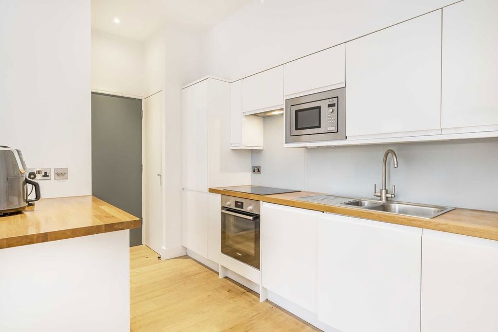 Property photo 3 of 5