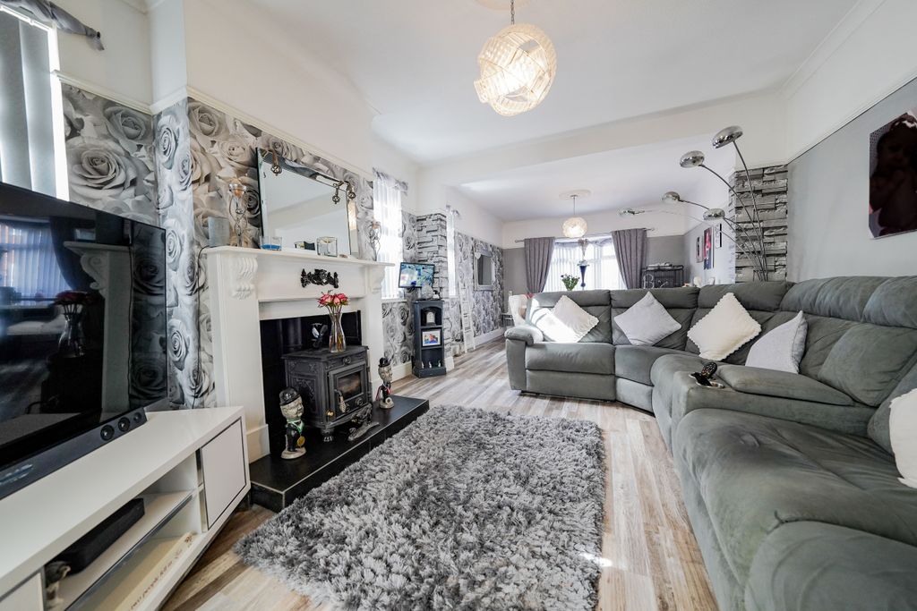 Property photo 3 of 22 Dsc08066