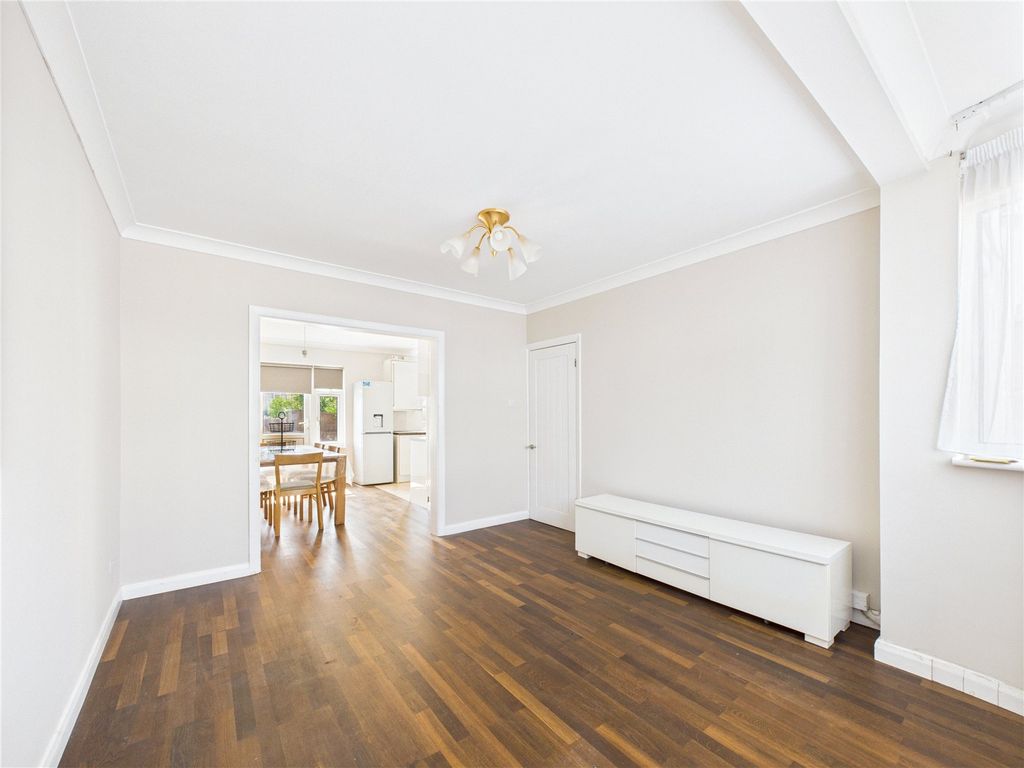 Property photo 3 of 31 Picture No. 11