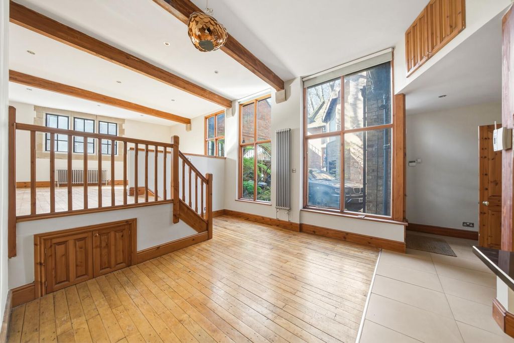 Property photo 3 of 28 Living Room