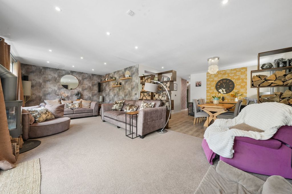 Property photo 2 of 41