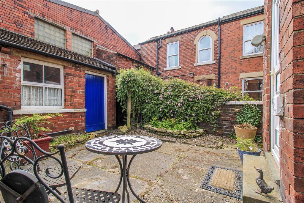 Property photo 2 of 12
