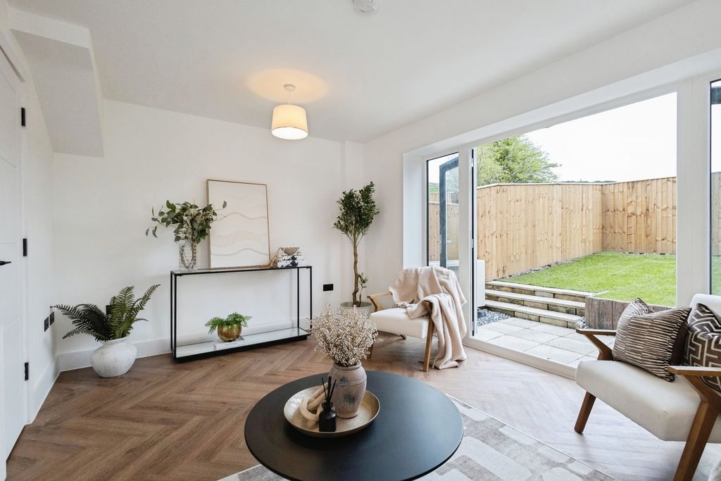 Property photo 3 of 24 Pbox-Img.Jpg